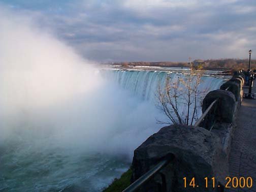 CAN ON NiagaraFalls 2000NOV14 002